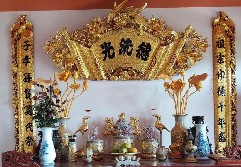 Mẫu câu đối cuốn thư thếp vàng