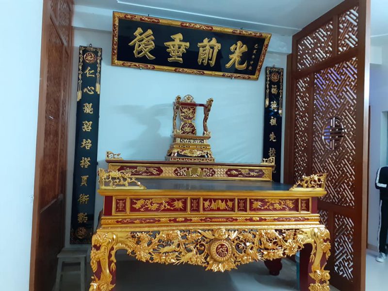 Cách bố trí bàn thờ phật và gia tiên vừa đẹp vừa phong thủy 2 bố trí bàn thờ phật và gia tiên - 1