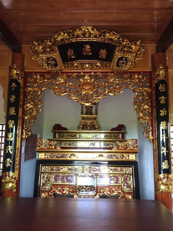 Mẫu bàn thờ gia tiên 3 cấp đẹp – Biểu tượng của sự trang nghiêm và hiếu đạo 5 bàn thờ gia tiên tam cấp