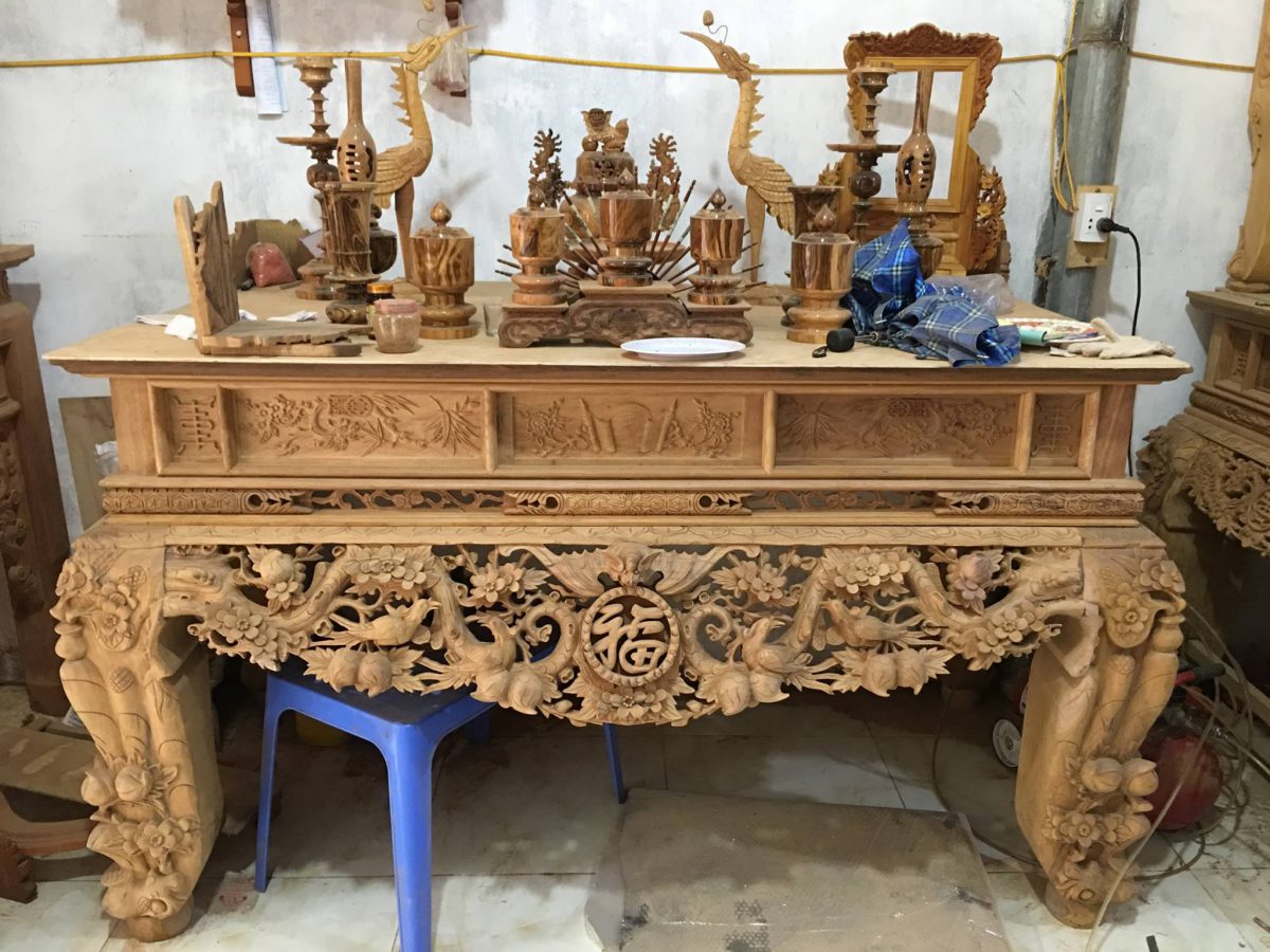Tuổi Ất Mão 1975 Đặt Bàn Thờ Hướng Nào? Nam Và Nữ 1 bàn thờ gỗ mít