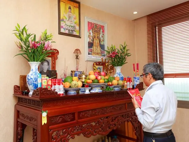 Hướng dẫn cách đặt bát hương trên bàn thờ tại nhà đúng chuẩn 2 cách bày bát hương trên bàn thờ gia tiên