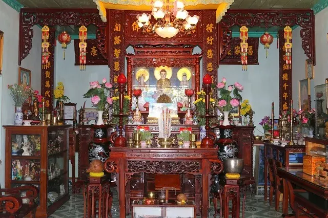 Bàn thờ thần linh gồm những gì để rước tài lộc vào nhà 4 cách đặt bàn thờ thần linh