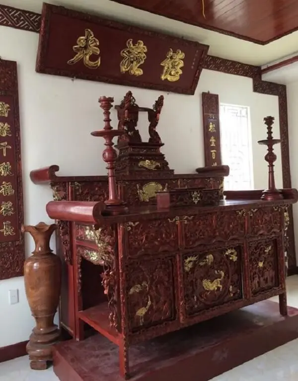 dùng bàn thờ cũng được không
