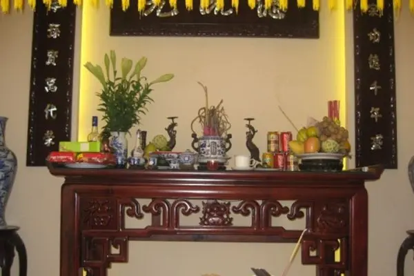 Dùng bàn thờ cũ được không, những điều cần lưu ý 4 lưu ý khi dùng lại bàn thờ cũ