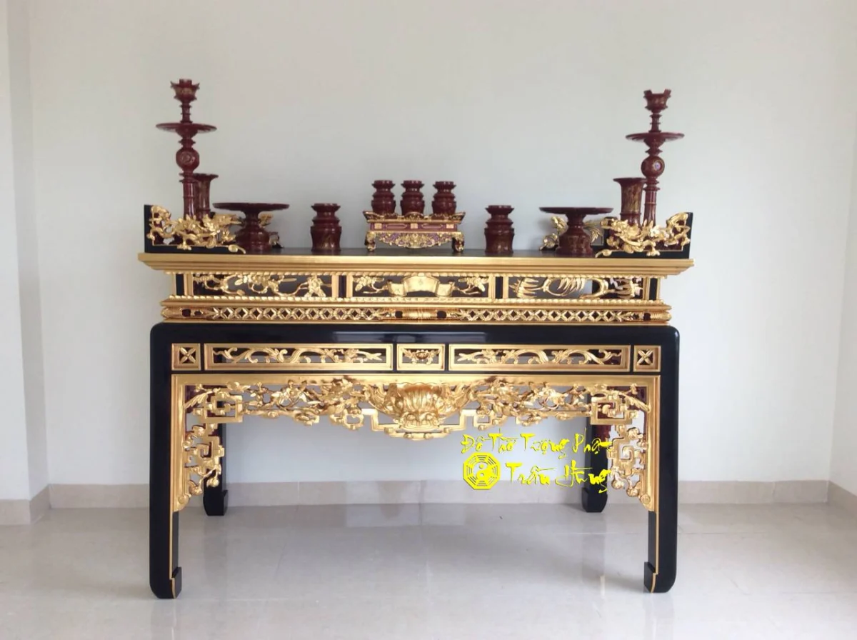 Cách bố trí bàn thờ trong phòng khách nhà ống