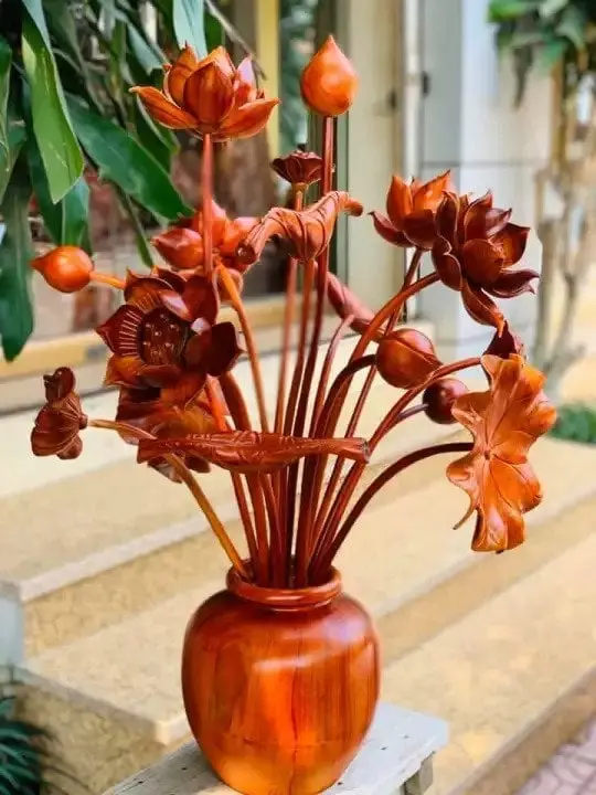 ?Hoa sen gỗ phòng khách, phòng thờ gia tiên, ban thờ phật?