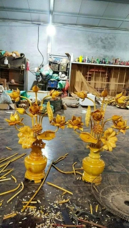 ?Hoa sen gỗ phòng khách, phòng thờ gia tiên, ban thờ phật?