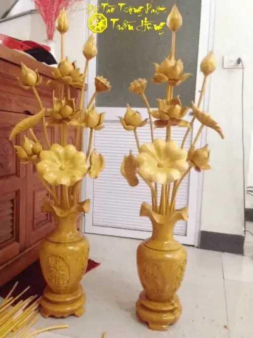 ?Hoa sen gỗ phòng khách, phòng thờ gia tiên, ban thờ phật?