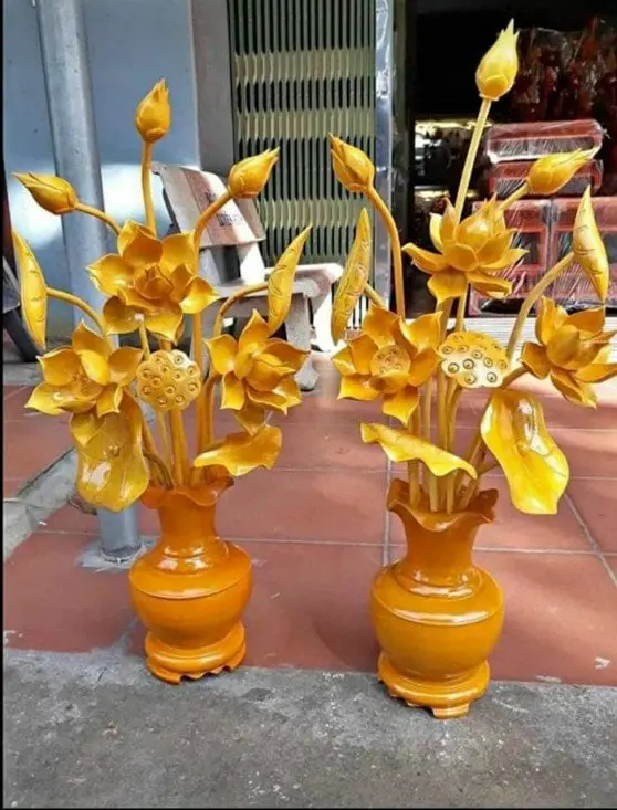 ?Hoa sen gỗ phòng khách, phòng thờ gia tiên, ban thờ phật?