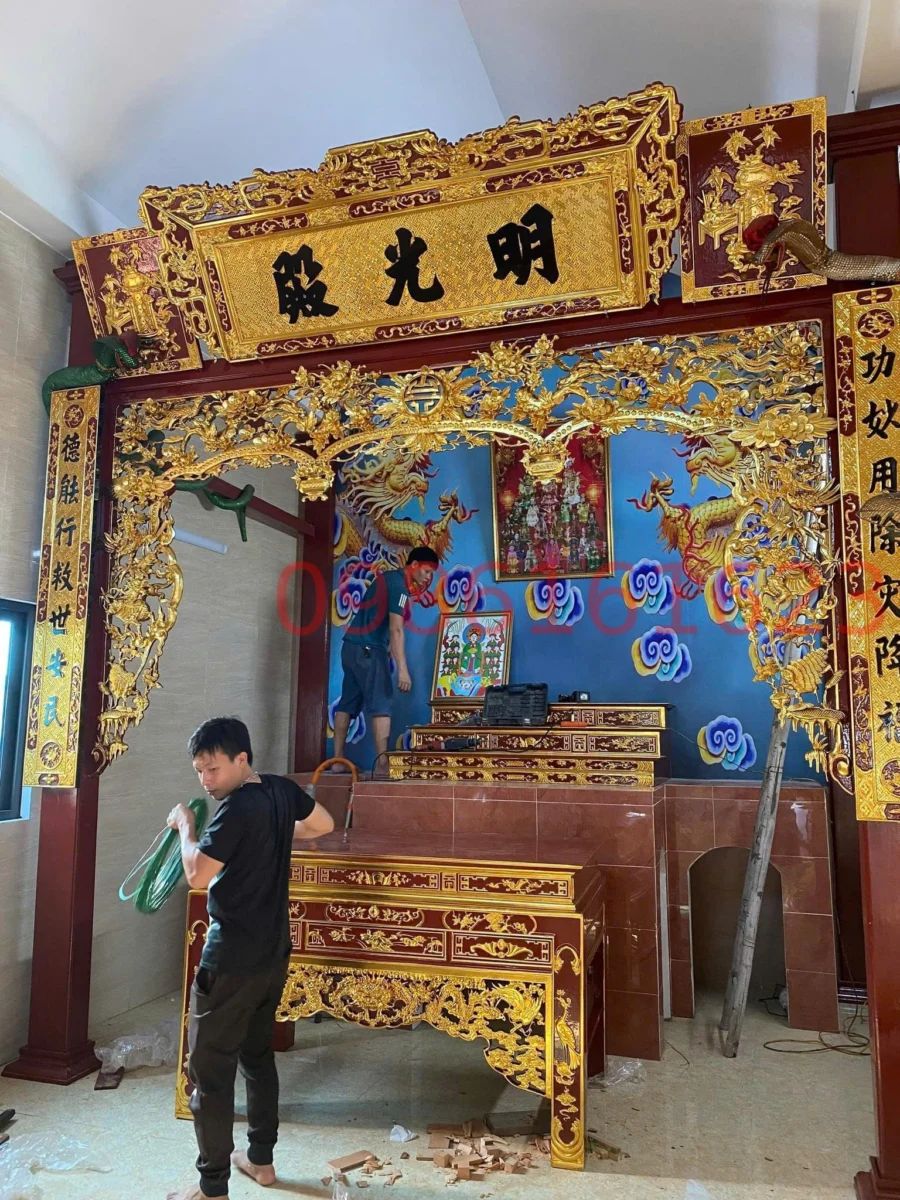 Giải pháp thi công bàn thờ đẹp cho nhà chung cư, nhà hiện đại 3 Cửa võng lắp trên cột giả
