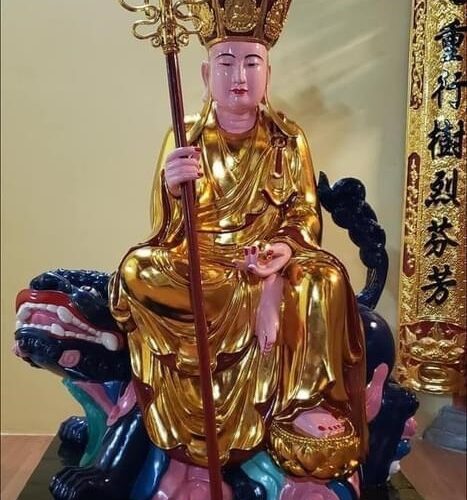 tượng địa tạng vương bồ tát bằng gỗ mít
