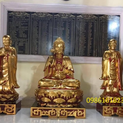 ượng thờ hai bên Phật Thích Ca