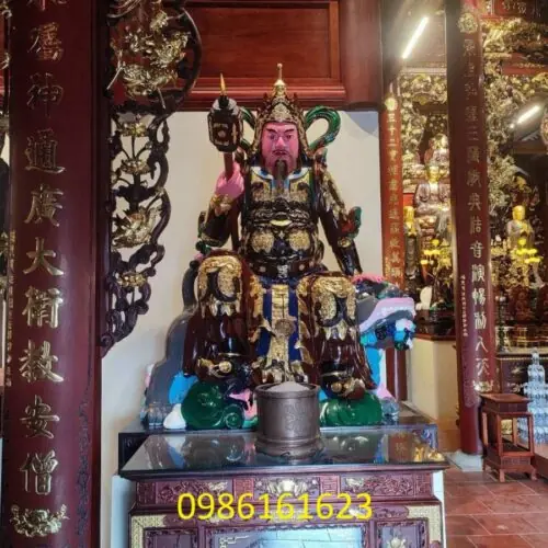Tượng Hộ Pháp gỗ mít