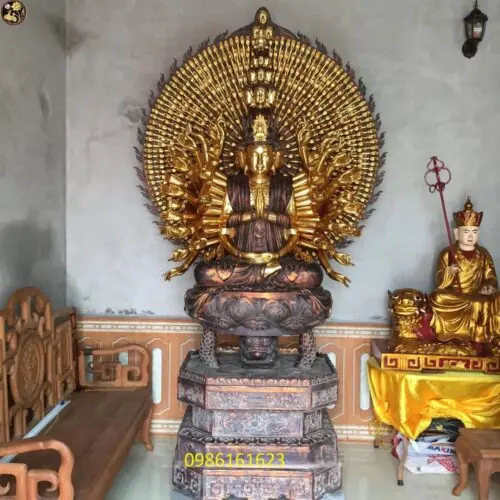 Tượng thiên thủ thiên nhãn bồ tát trong chùa