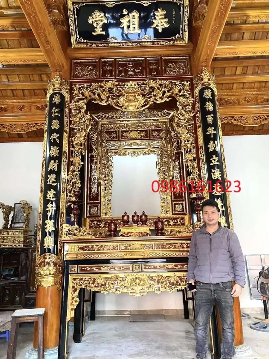 Bàn thờ dựa lưng vào cầu thang có sao không? Hướng hóa giải phong thủy đúng chuẩn 3 Bàn thờ án gian