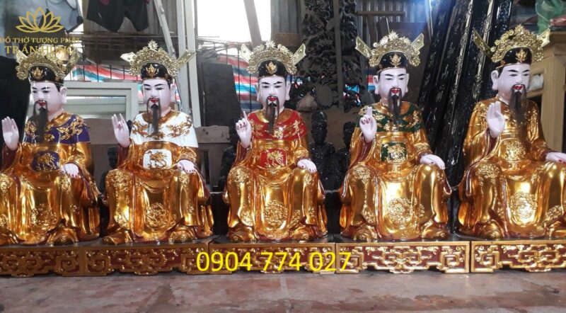 Ngũ Vị Tôn Quan là ai? Tìm hiểu về điển tích và ý nghĩa thờ cúng Ngũ Vị 3 tượng ngũ vị tôn quan bằng gỗ