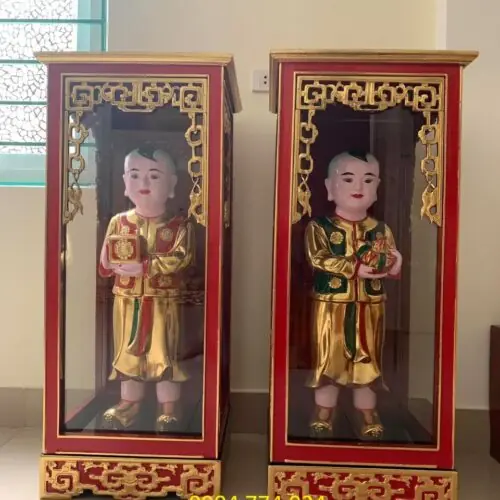 tượng cậu đứng trong khám