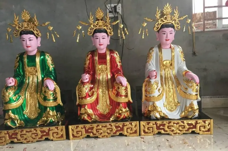 Tam Tòa Thánh Mẫu: Ý Nghĩa, Truyền Thuyết Và Nghi Lễ Thờ Cúng 8 Tượng tam tóa thánh mẫu gỗ mít sơn son thếp vàng