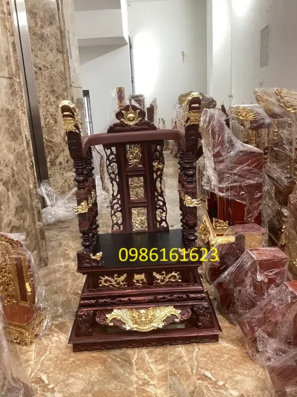 Ngai thờ và ỷ thờ khác nhau thế nào? Giải đáp chi tiết sự khác nhau giữa ngai thờ và ỷ thờ để không phạm sai trong thờ cúng 5 Ngai thờ giả cổ