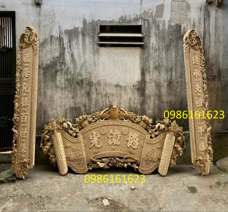 Cuốn thư câu đối bằng gỗ