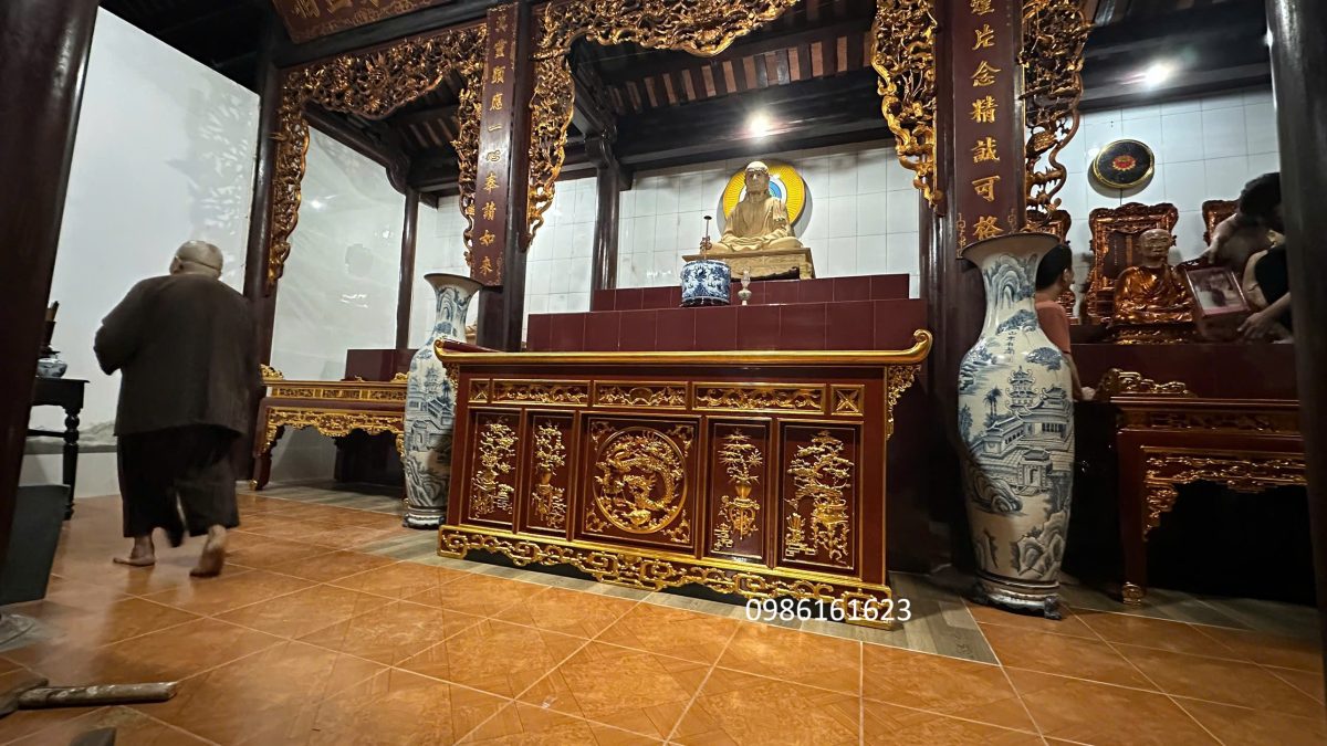 Bàn chấp tải trong chùa – Tôn nghiêm và đúng chuẩn pháp khí Phật giáo 2 bàn chấp tải