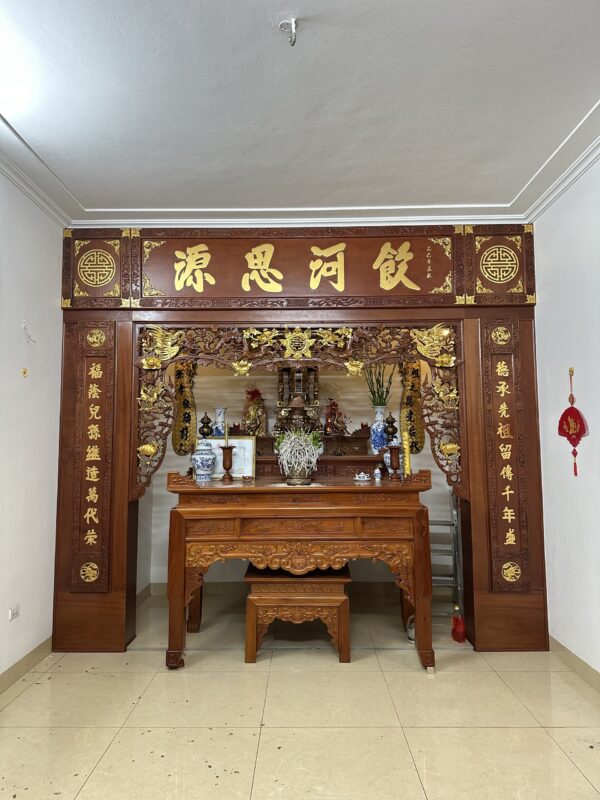 Cửa võng bàn thờ và gian thờ cho nhà hiện đại