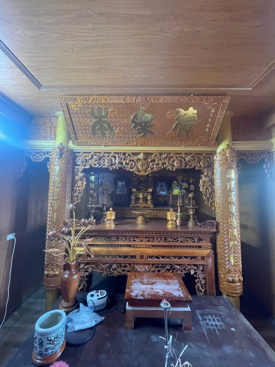 Mẫu cửa võng đơn gian cho phòng thờ