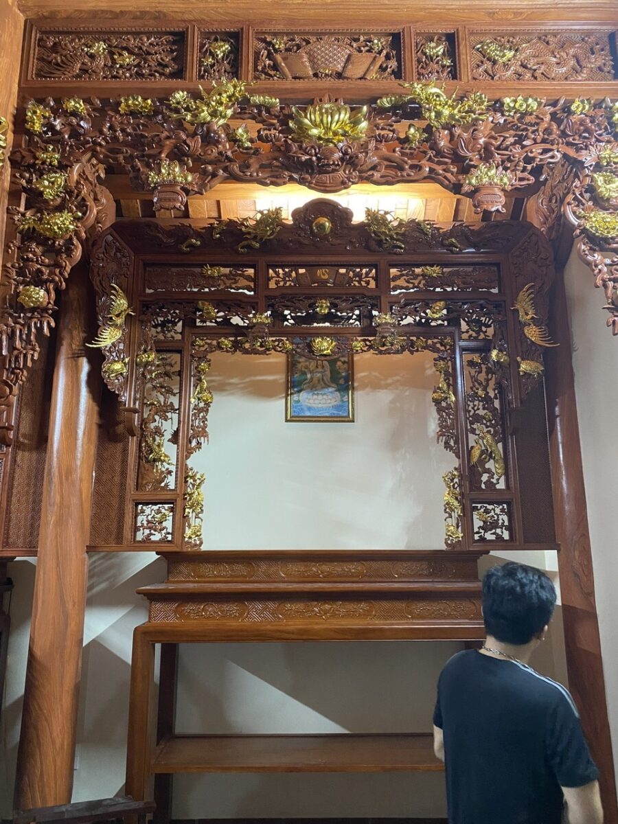 Cửa Võng Thờ Gia Tiên Có Phù Hợp Với Phòng Thờ Gia Đình, Căn hộ? 7 Đồ thờ gỗ hương