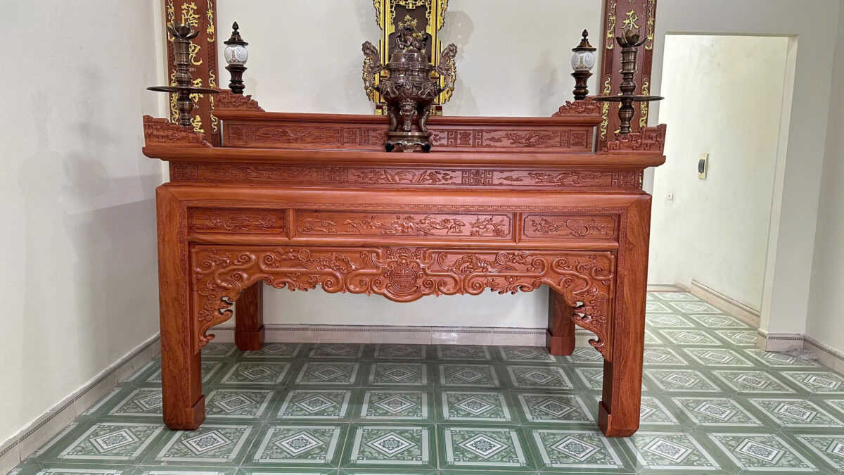 Bàn thờ gỗ hương