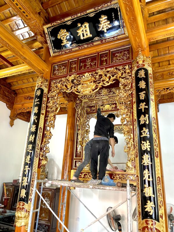 Hoanh phi câu đối bàn thờ gia tiên