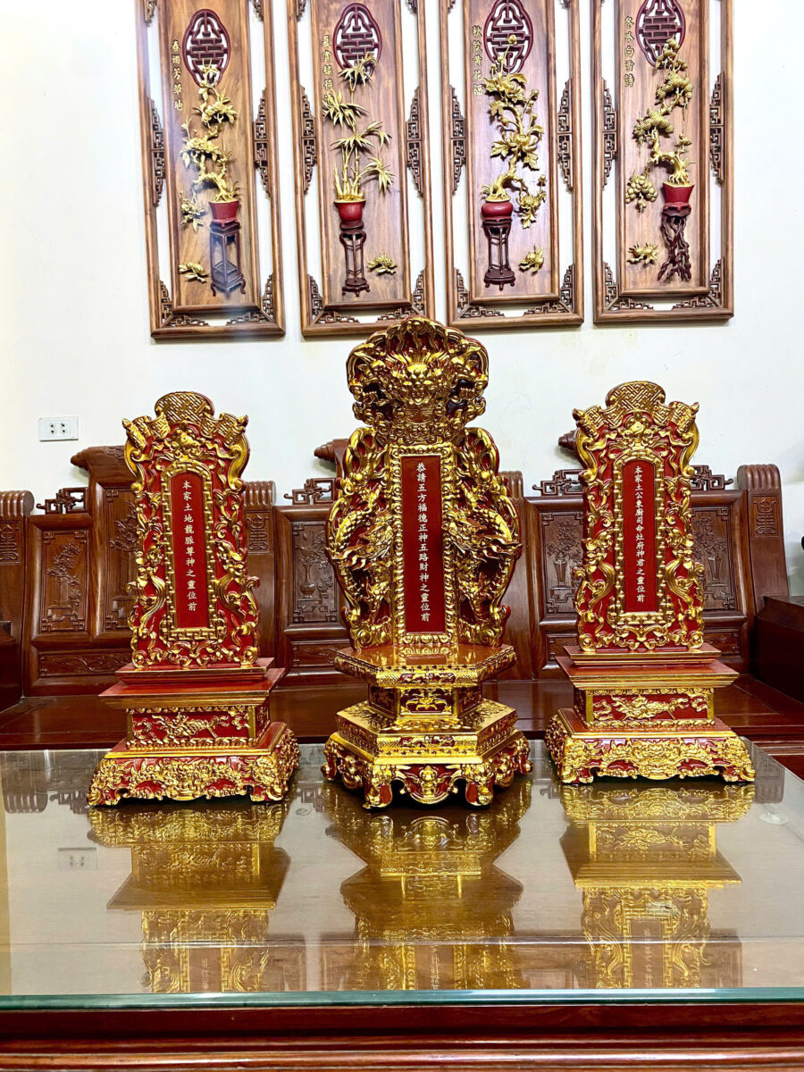 Cách Viết Bài Vị Thờ Gia Tiên: Nội Dung Và Danh Xưng 4 Bài vị gỗ hoàn thiện theo nội dung gia đình đã duyệt