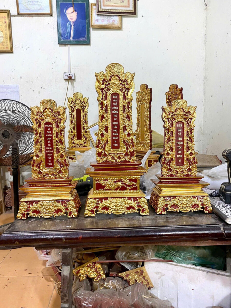 Bộ ba bài vị thờ thần linh, gia tiên và bà cô ông mãnh cho gia đình, bài vị thần linh khác gia tiên thế nào