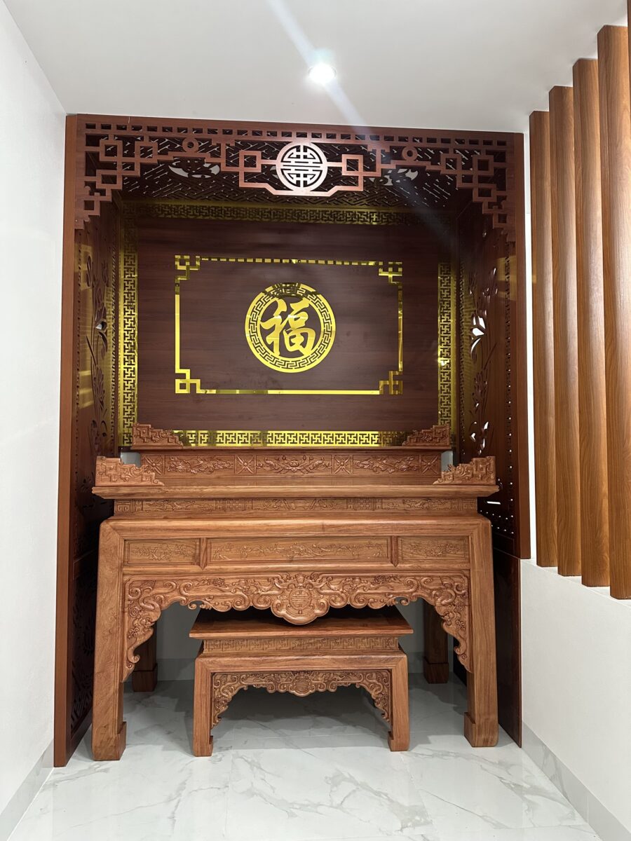 Án gian thờ chạm khắc thủ công lắp đặt tại nhà khách Hà Nội sản xuất tại Sơn Đồng