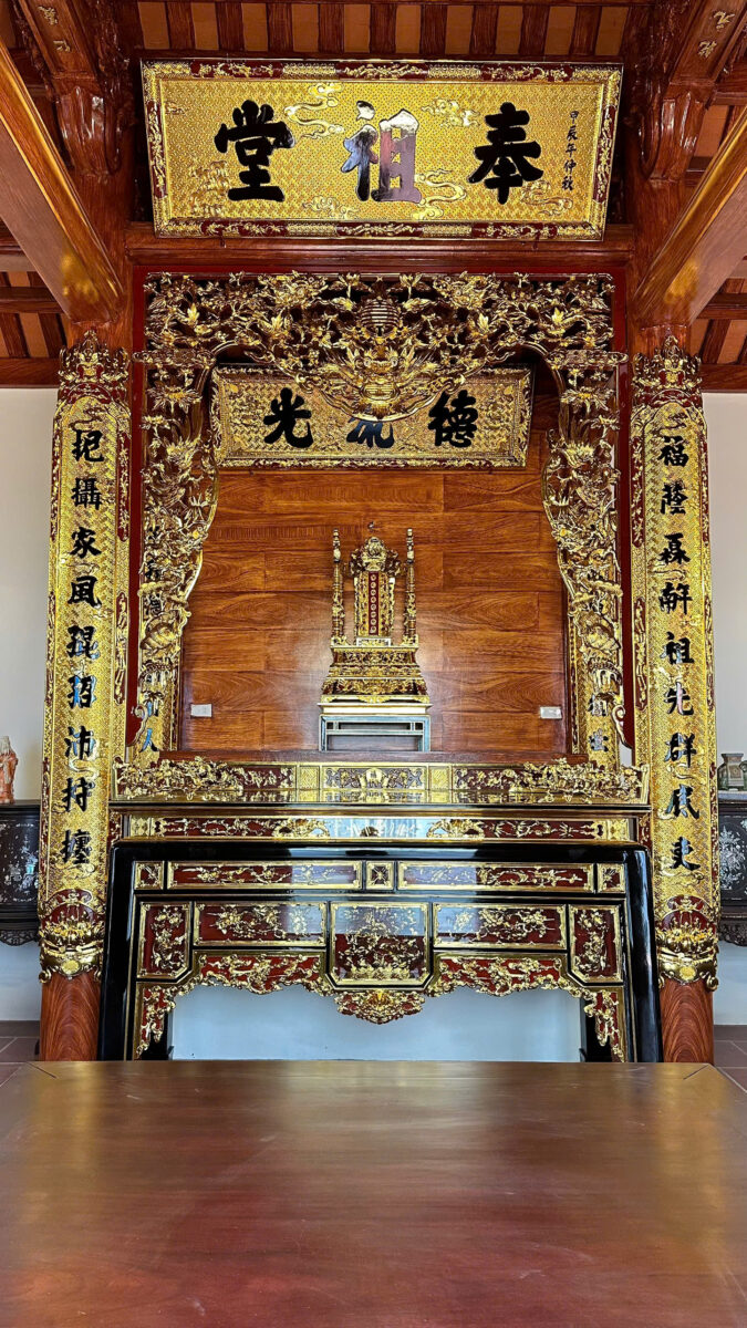 Xưởng Làm Hoành Phi Câu Đối Tại Hà Nội – Nhận Làm Theo Yêu Cầu 8 Bộ hoành phi câu đối sơn son thếp vàng dành cho phòng thờ gia tiên.