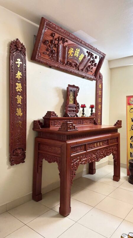 Hoành phi chữ Đức Lưu Quang bằng gỗ chạm nổi