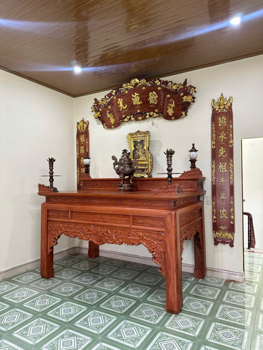 Cuốn thư câu đối thờ gia tiên