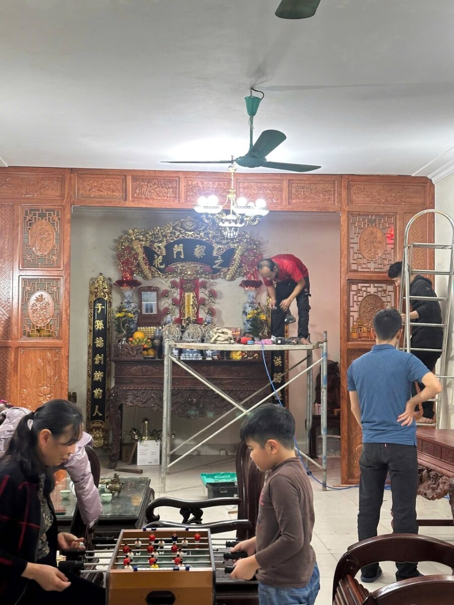 Xưởng làm cuốn thư câu đối lắp đặt trực tiếp tại nhà khách 