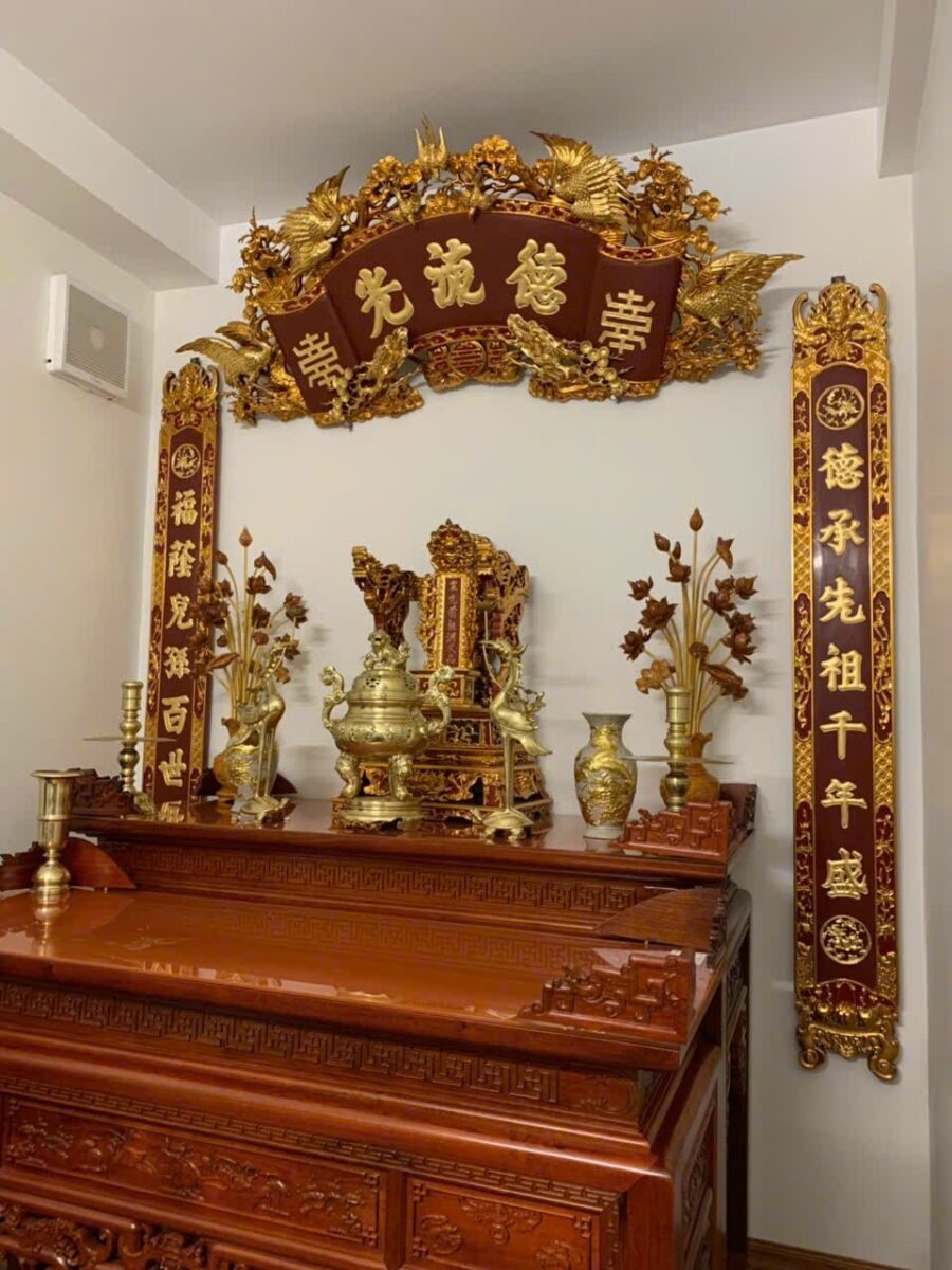 Cuốn thư câu đối sơn son thếp vàng