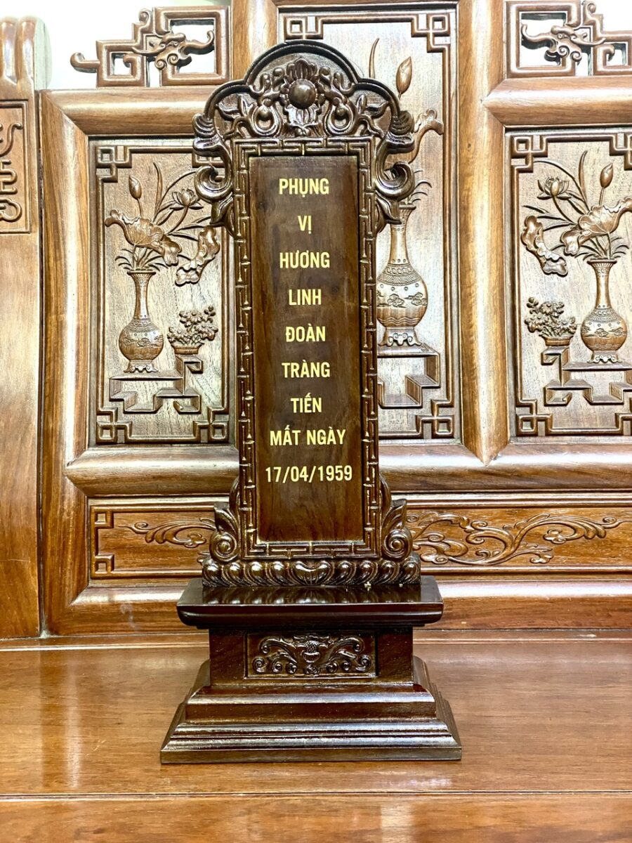 Mẫu bài vị gia tiên ghi chữ Quốc ngữ rõ ràng, ưu tiên đúng họ tên và nội dung trước khi đục lên gỗ.
