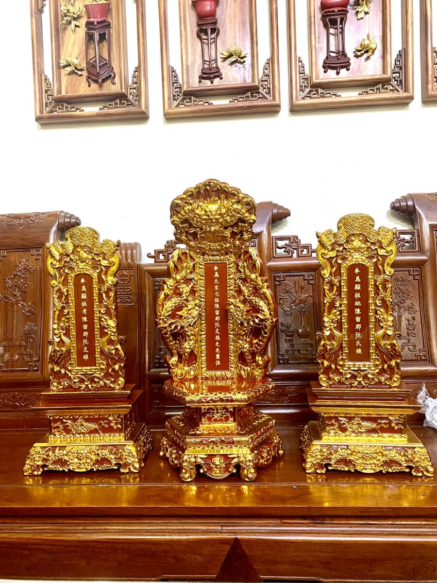 Xưởng Làm Đồ Thờ Sơn Đồng Hà Nội – Đặt Làm Trực Tiếp Tại Xưởng 6 Mẫu bài vị gỗ thờ gia tiên được chế tác tại Xưởng Đồ Thờ Trần Hùng Sơn Đồng, nhận làm theo nội dung và kích thước yêu cầu.