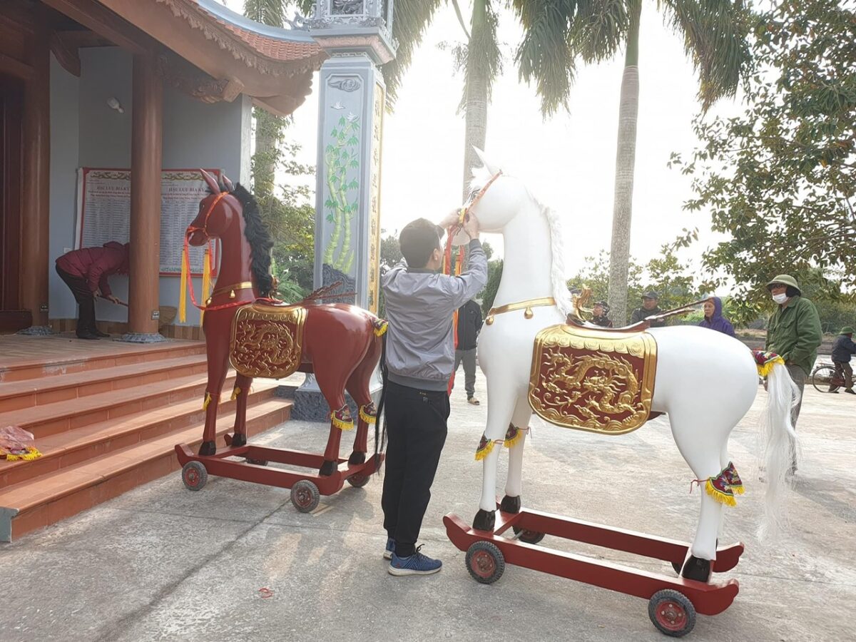 xưởng làm ngựa thờ bằng gỗ cho Đình