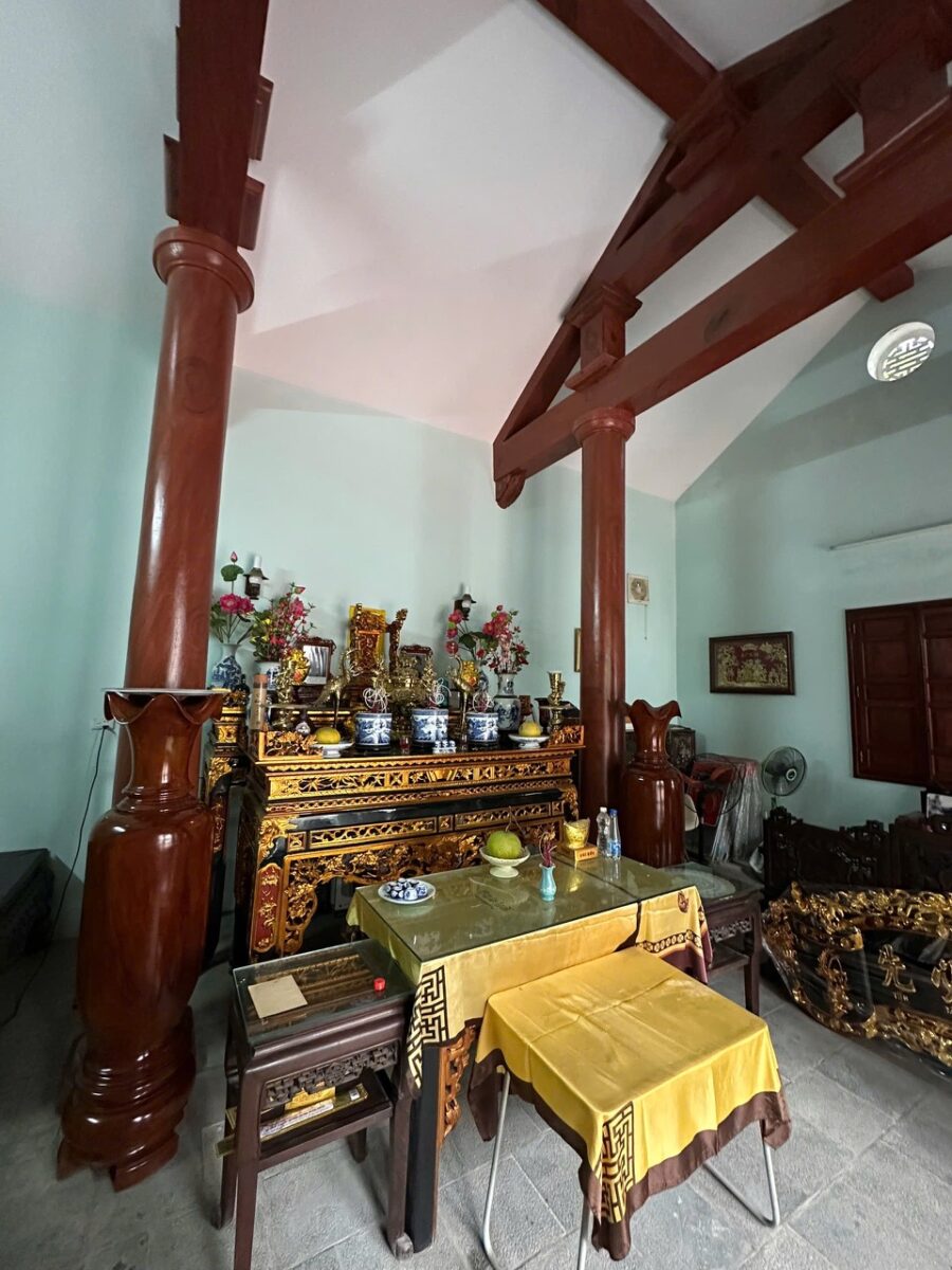Hiện trạng nhà thờ tại Vân Canh, Hoài Đức trước khi cải tạo khu vực thờ cúng.