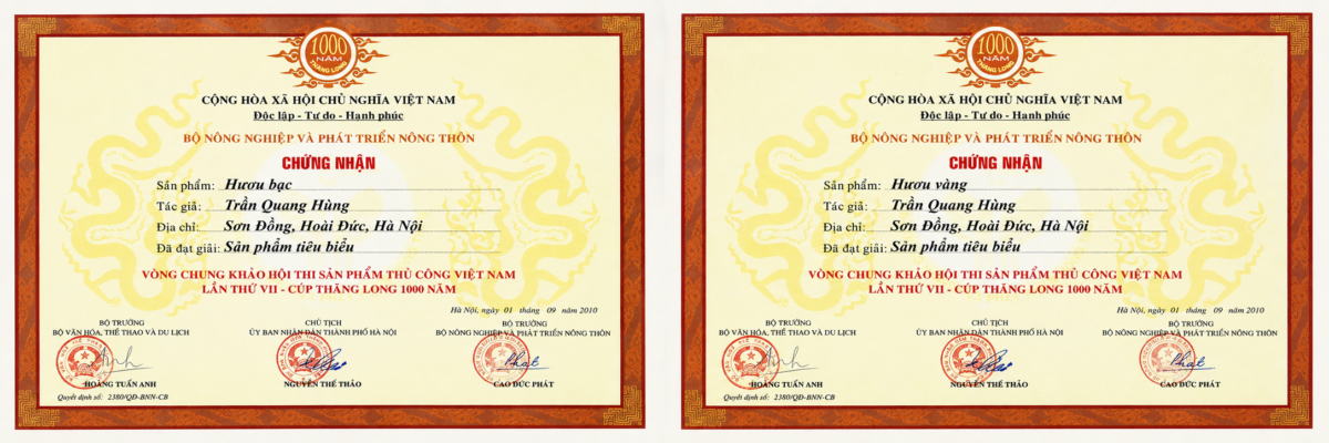 Hai tác phẩm Hươu vàng và Hươu bạc của Trần Quang Hùng được chứng nhận Sản phẩm tiêu biểu tại Hội thi Sản phẩm Thủ công Việt Nam lần VII – Cúp Thăng Long 1000 năm.