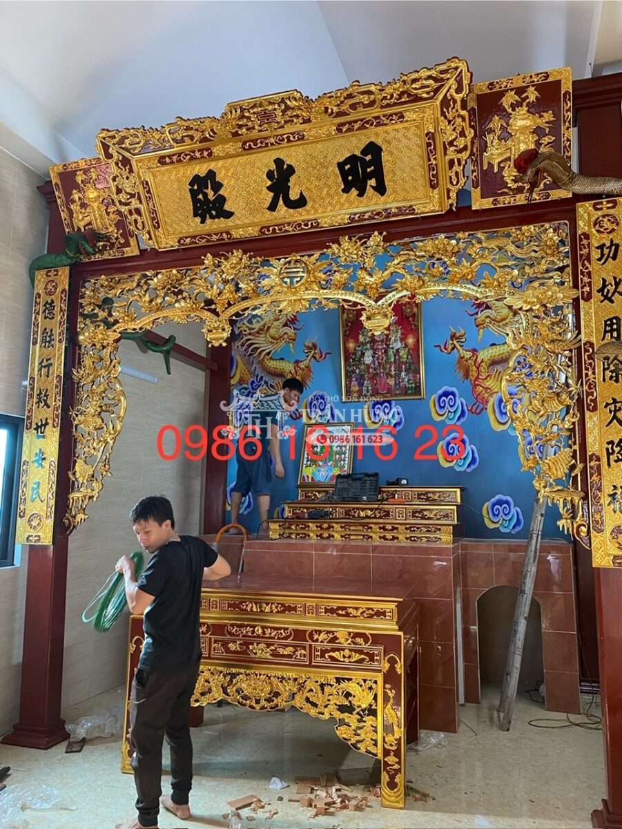 Công Trình Gian Thờ Tam Phủ Tứ Phủ Nhà Hiện Đại Long Biên | Trần Hùng 7 Không gian thờ Tam Phủ Tứ Phủ được hoàn thiện sơn son thếp vàng nổi bật trên nền kiến trúc nhà hiện đại.