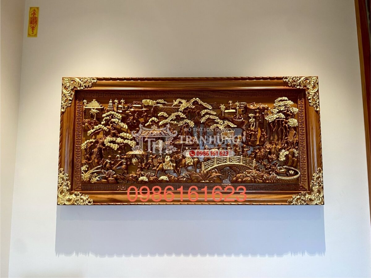 Tranh vinh quy bái tổ treo trong phòng thờ