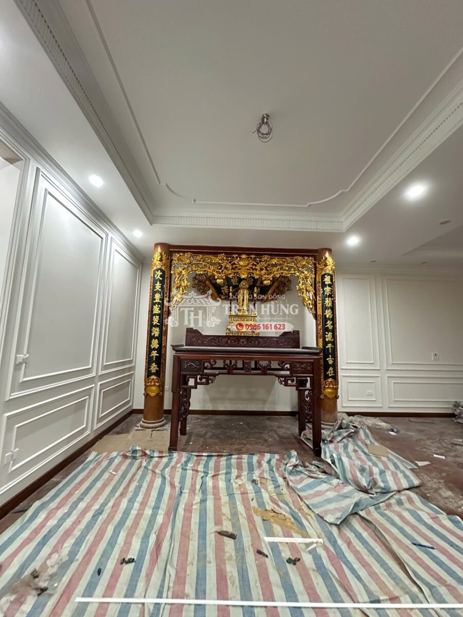 Mặc dùng cùng trong không gian sinh hoạt lớn nhưng gian thờ vẫn tách biệt và giữ được sự ấm cúng