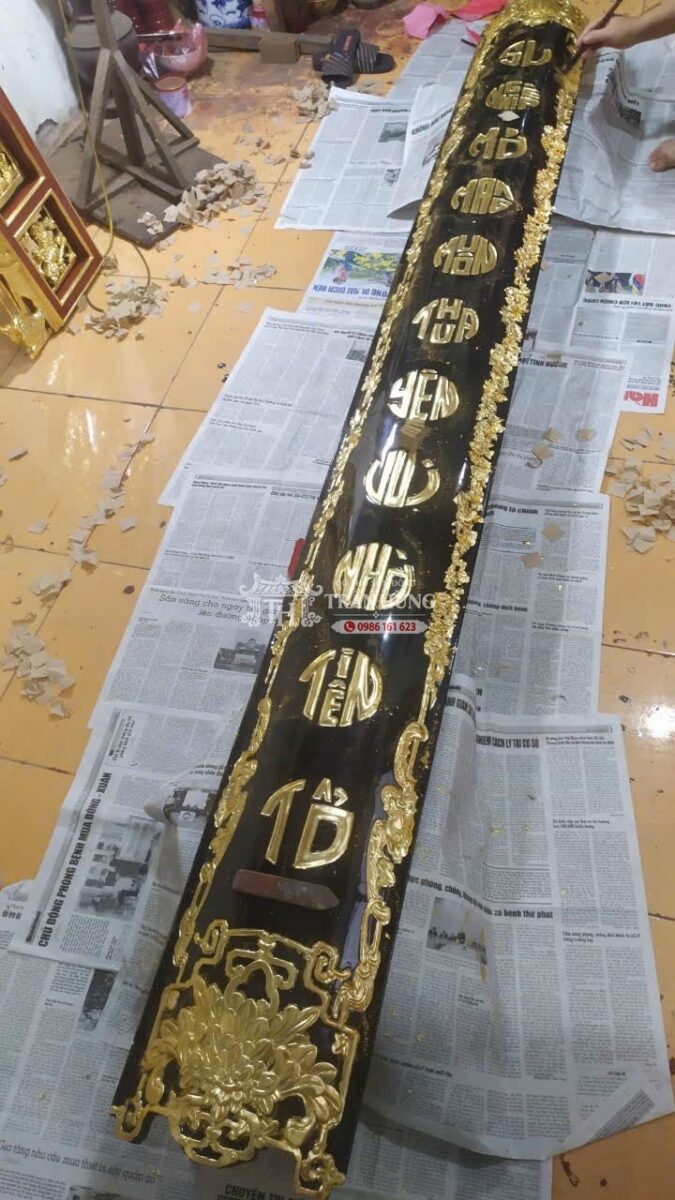 Dát vàng ta câu đối.