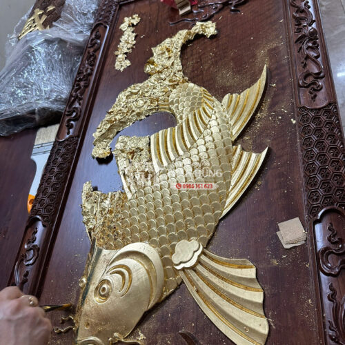 Dát Vàng Đồ Thờ Giá Bao Nhiêu? Cách Tính Chi Phí Thực Tế 7 Dát vàng 9999 tranh cá chép bước hoàn thiện
