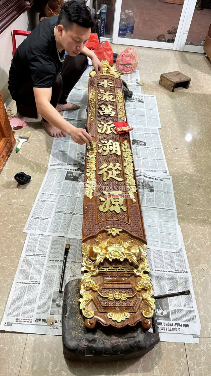 Dát Vàng Đồ Thờ Giá Bao Nhiêu? Cách Tính Chi Phí Thực Tế 4 dát vàng điểm câu đối gỗ Hương