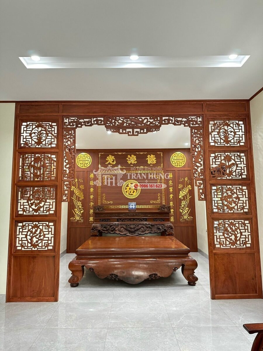 Hệ vách gỗ chạm thủng Tùng Cúc Trúc Mai tại gian thờ Gia Lâm